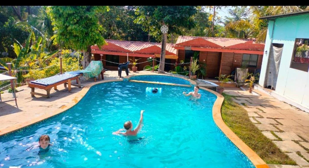 Royalstar Resort Vagator Luaran gambar